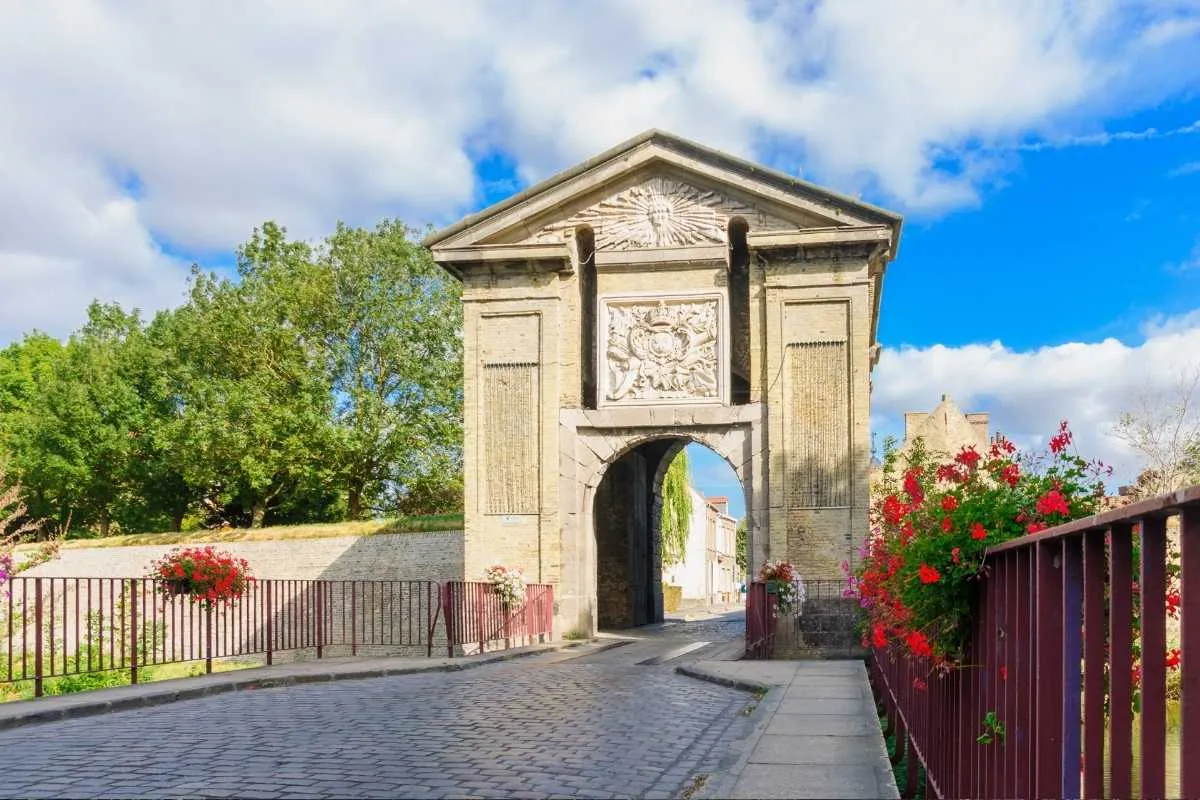 a-seulement-1h30-de-paris-en-train-ce-village-a-ete-elu-village-prefere-des-francais-et-vous-allez-vite-comprendre-pourquoi