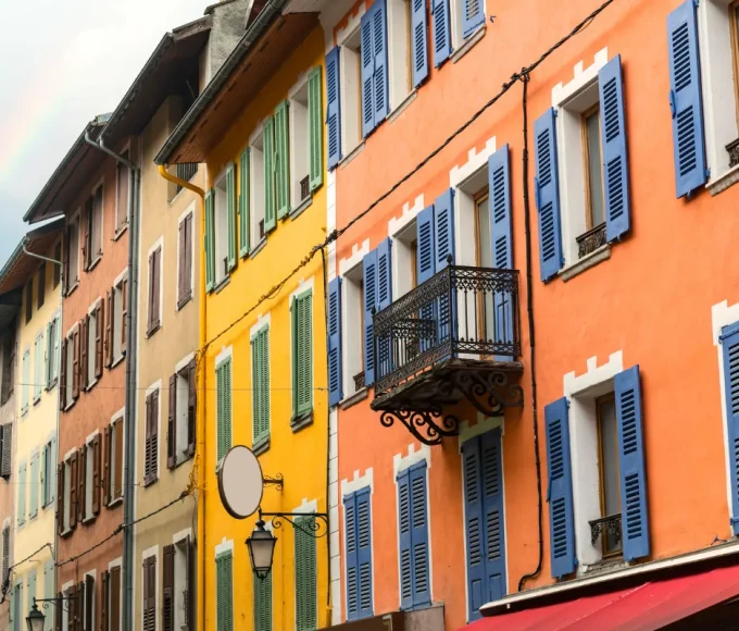 au-coeur-des-alpes-francaises-cette-petite-ville-francaise-est-un-veritable-bijou-a-decouvrir-cette-annee