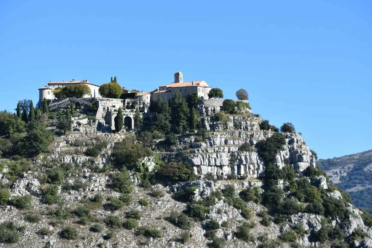 avec-seulement-30-habitants-ce-village-des-alpes-maritimes-attire-600-000-visiteurs-par-an