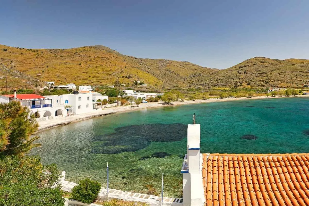 ce-joyau-des-cyclades-encore-preserve-du-tourisme-de-masse-regorge-de-tresors-caches