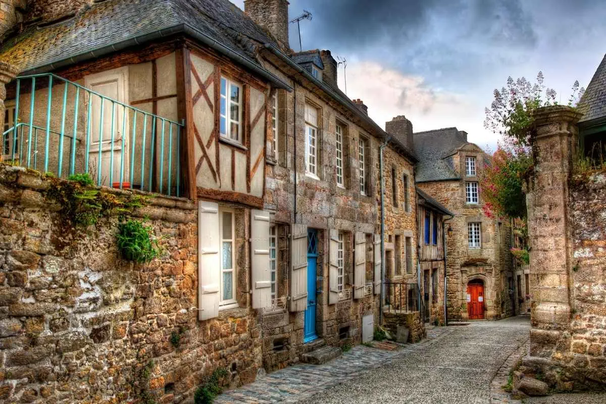 ce-village-est-a-la-fois-lun-des-plus-petits-et-lun-des-plus-beaux-en-france