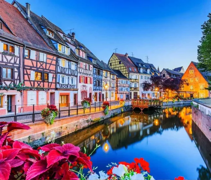 cette-charmante-commune-celebre-pour-ses-canaux-et-son-centre-historique-est-appelee-la-petite-venise-dalsace