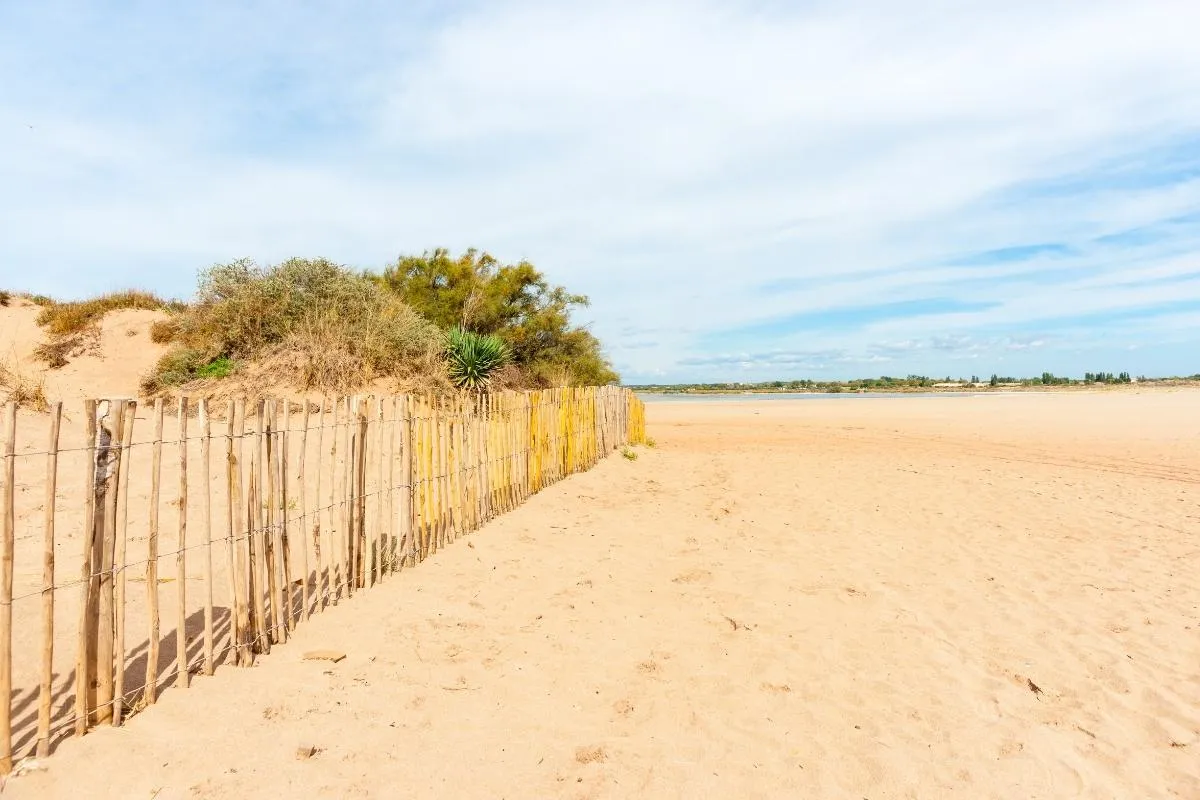 cette-plage-secrete-de-france-possede-lun-des-sables-les-plus-blancs-et-purs-au-monde
