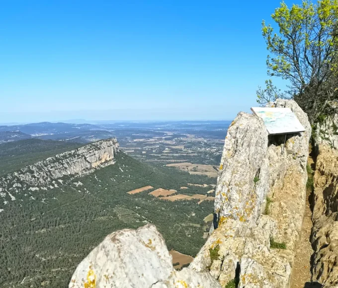 cette-station-balneaire-tres-connue-abrite-un-volcan-sous-vos-pieds-decouvrez-cet-endroit-incroyable