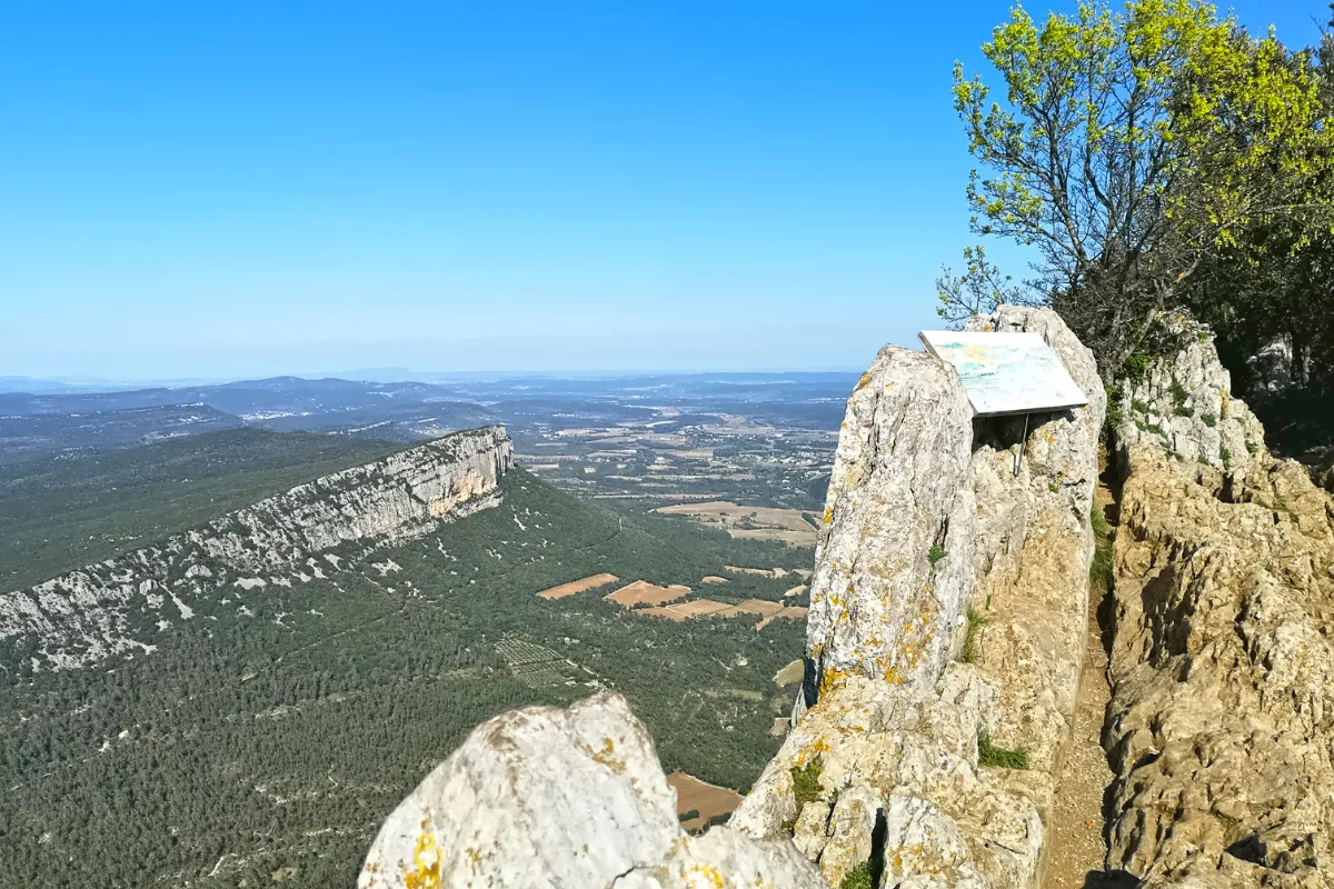 cette-station-balneaire-tres-connue-abrite-un-volcan-sous-vos-pieds-decouvrez-cet-endroit-incroyable