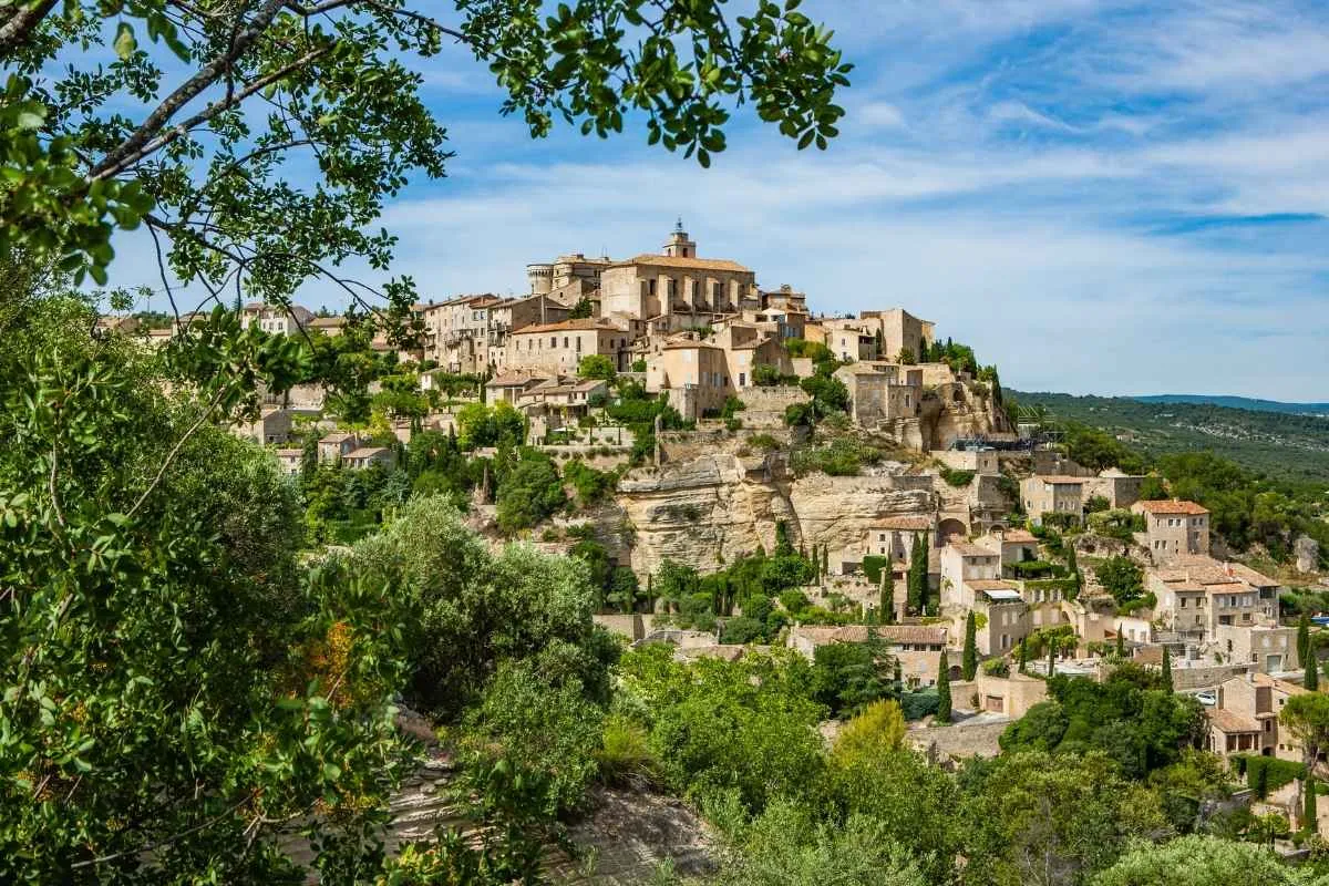 decouvrez-ce-village-medieval-enchanteur-en-paca-et-decouvrez-tous-ses-mysterieux-secrets