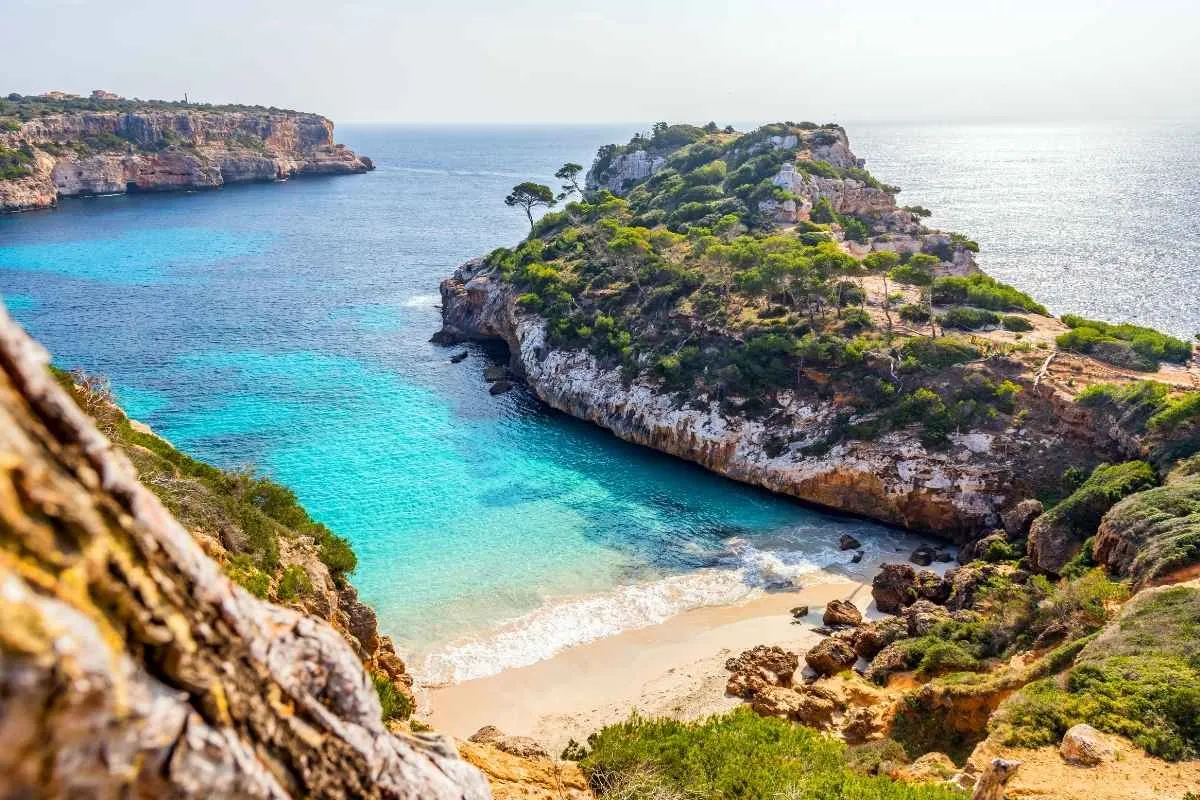 la-corse-abrite-une-des-criques-les-plus-preservees-de-france-cala-di-tuara
