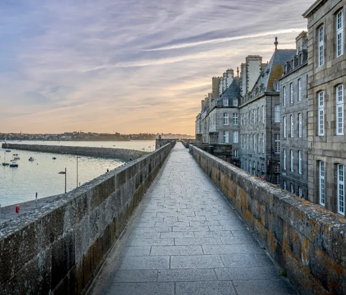 menacee-par-la-montee-des-eaux-cette-ville-francaise-pourrait-disparaitre-dici-2050-voici-laquelle