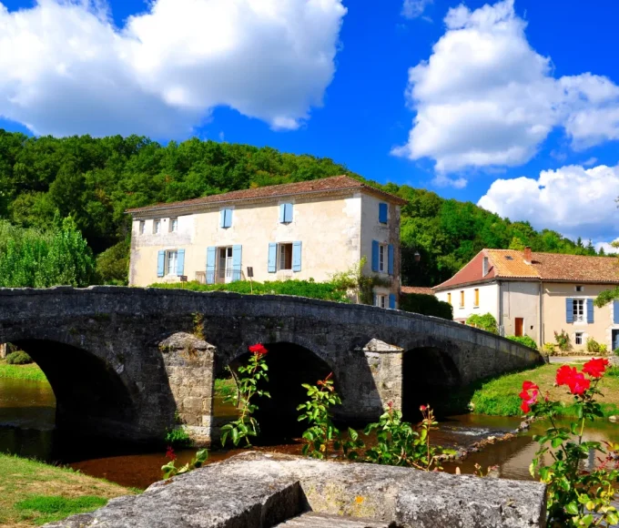 pour-une-petite-escapade-automnale-ce-village-medieval-de-dordogne-est-lieu-reve