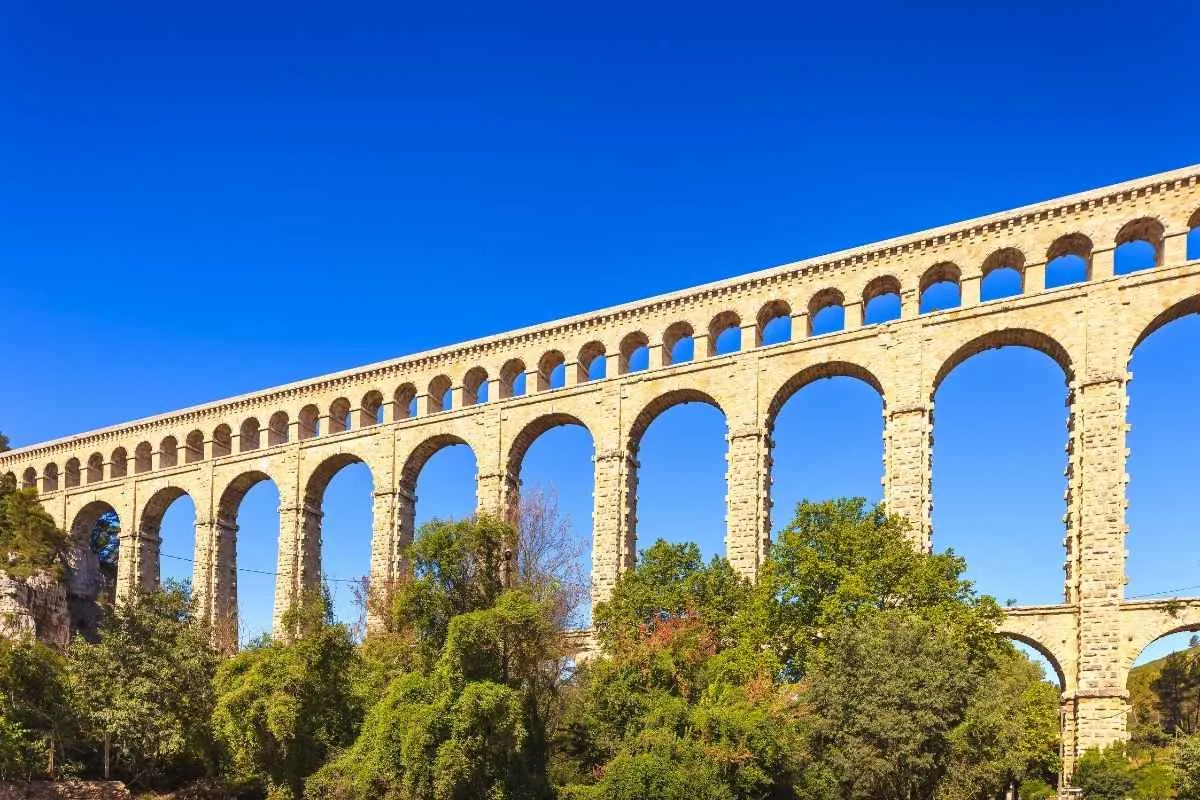 saviez-vous-que-ce-petit-village-detient-un-record-mondial-ayant-sauve-marseille