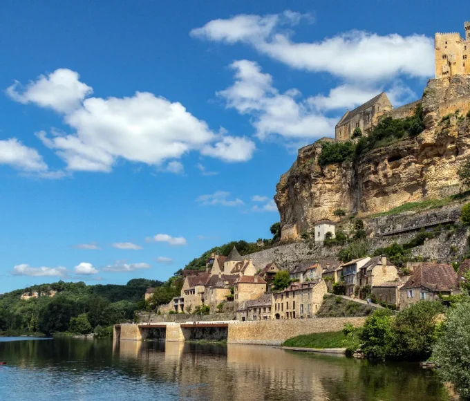 tres-apprecie-par-les-realisateurs-de-film-ce-village-francais-meconnu-est-une-veritable-star-de-cinema