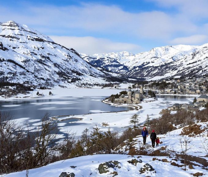 Au Lévezou, 3 lacs gelés à découvrir sur cette courte randonnée et ses 183 mètres de dénivelé accessible en famille