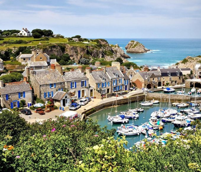 Avec son charme unique, ce village breton en bord de mer rappelle les côtes irlandaises