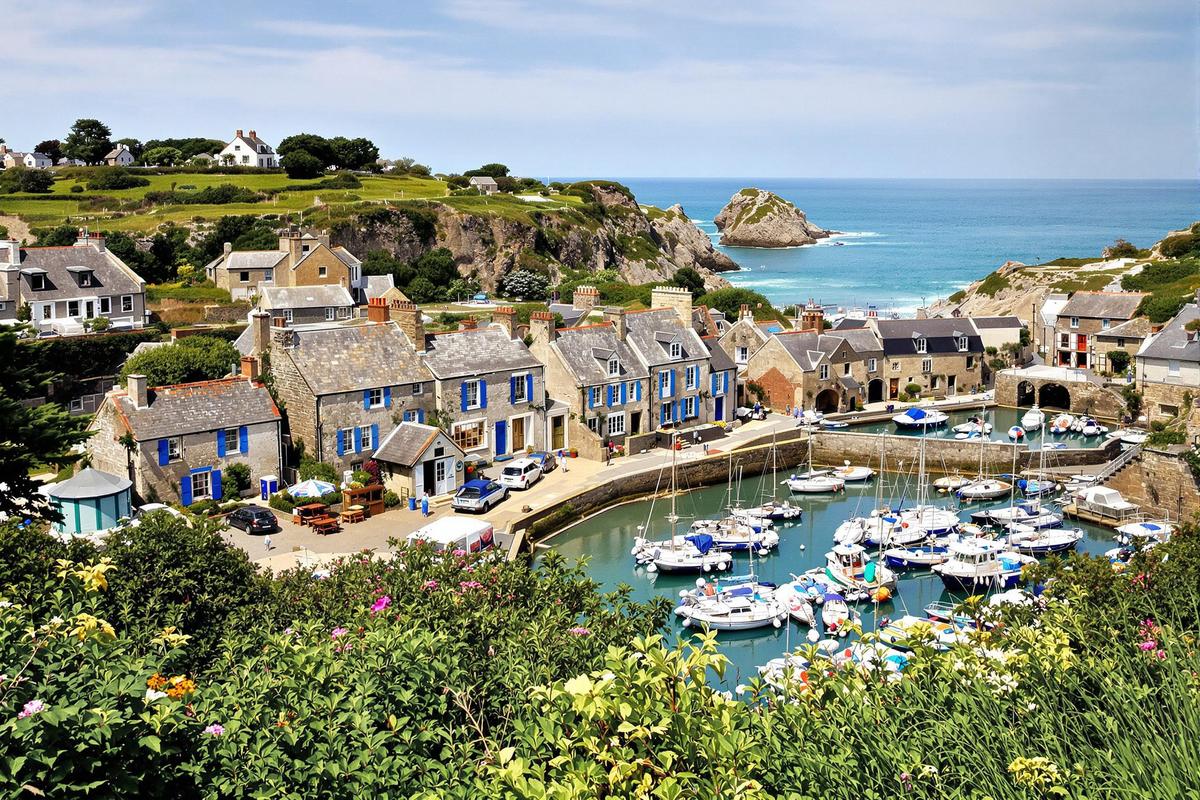 Avec son charme unique, ce village breton en bord de mer rappelle les côtes irlandaises