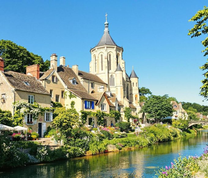 Ce village, au bord de la Charente, est une destination idéale pour les amoureux de calme (Saint-Simieux)