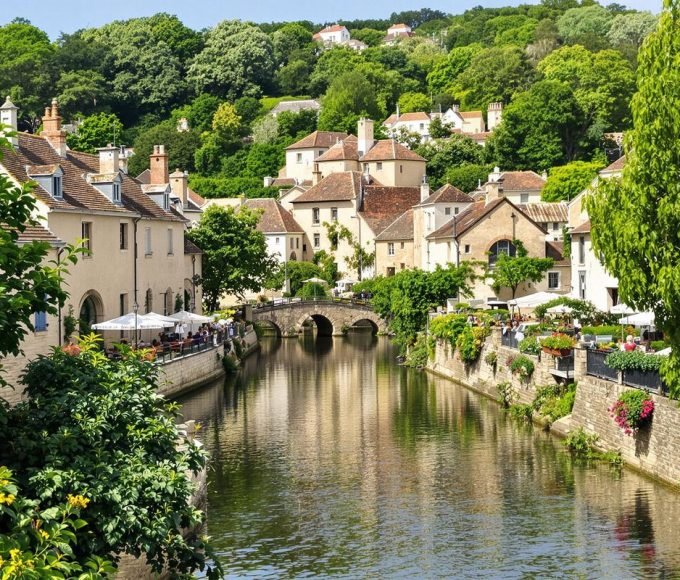 Ce village du Gard, surnommé la 'petite Venise gardoise', est une destination incontournable de la région