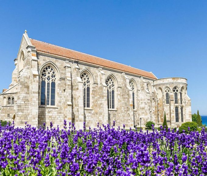En plein coeur des champs de lavande de PACA, cette abbaye figure parmi les 25 lieux les plus magnifiques d’Europe