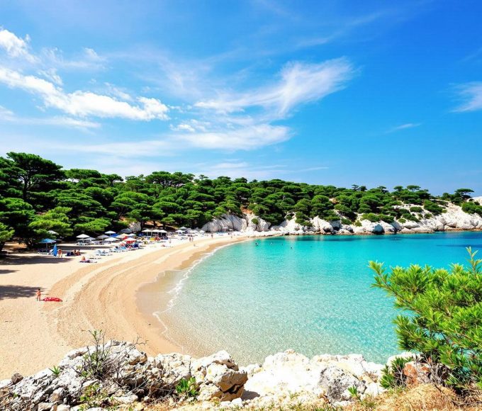 À moins de 4h de Paris, cette plage française est classée parmi les plus belles du monde