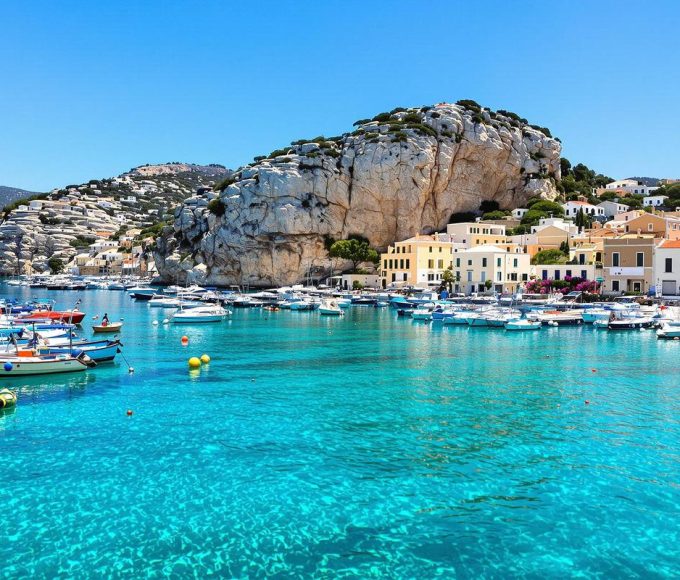 À une heure de Marseille, ce petit village côtier ravit par son authenticité : Cassis