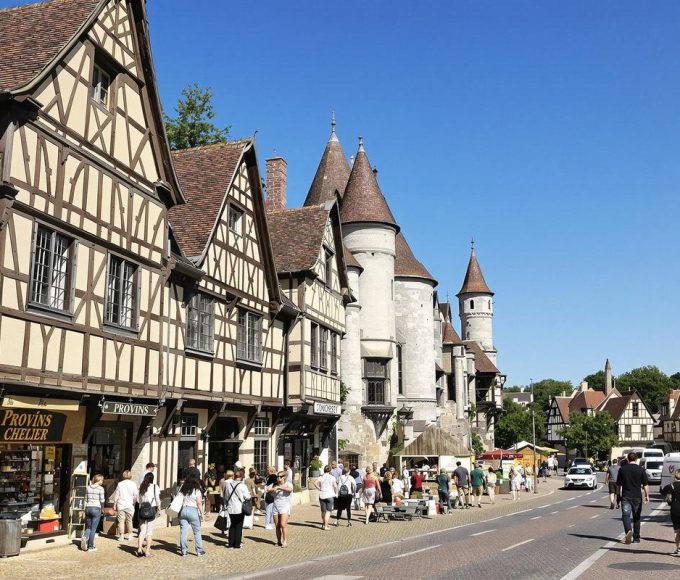 Ce joyau du patrimoine français, parfaitement conservé, séduit les visiteurs européens : Provins