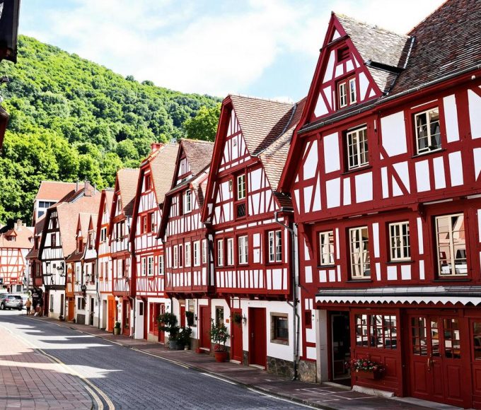Ce village authentique et méconnu du Pays Basque est un joyau architectural et naturel préservé du tourisme de masse ! : Ainhoa