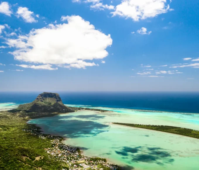 voyage-de-noces-de-reve-cette-ile-est-lescapade-romantique-incontournable-a-faire-cette-annee