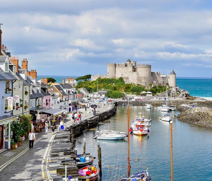 5 000 habitants, 1 million de touristes : ce port breton attire les foules tous les ans