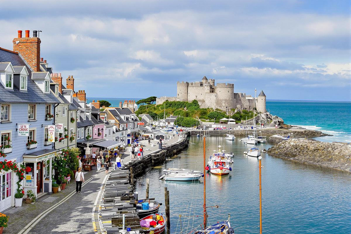 5 000 habitants, 1 million de touristes : ce port breton attire les foules tous les ans