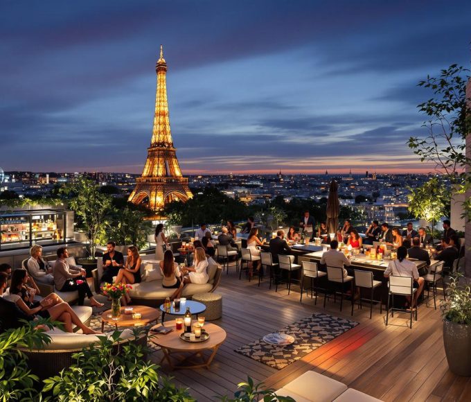 350 m² avec vue sur la Tour Eiffel' : le plus grand rooftop de Paris vient tout juste d’ouvrir ses portes dans un nouvel hôtel de la rive gauche