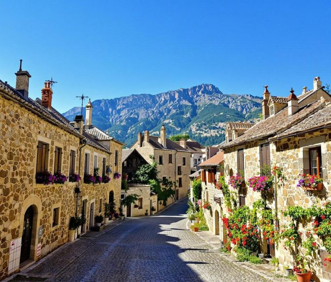 Ce hameau médiéval au charme fou, trésor méconnu des Pyrénées, est l'un des plus beaux villages de France.jpg