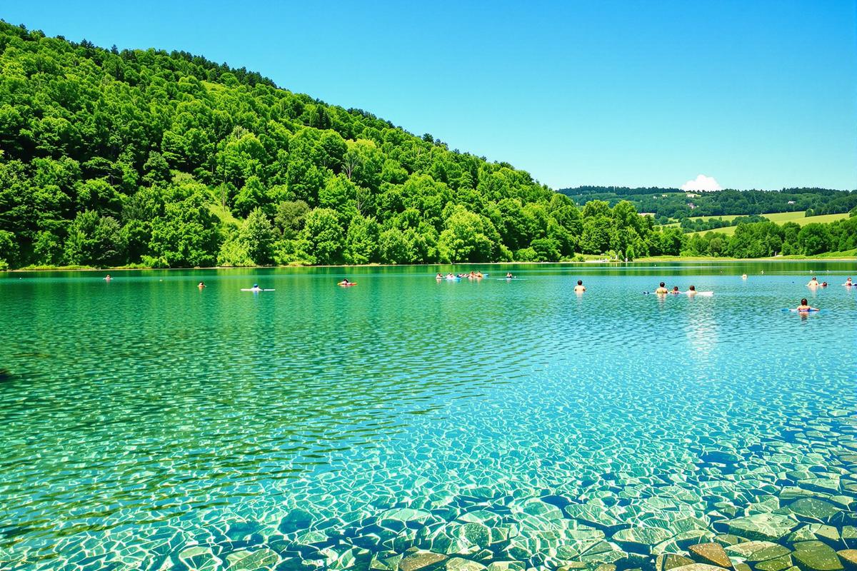 Ces lacs aux eaux cristallines et au nom précieux sont la pépite de la Bourgogne-Franche-Comté (on rêve de s'y baigner).jpg