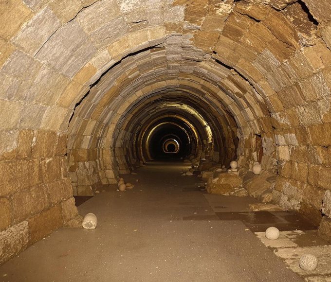 Sous les rues de cette cité antique, un gigantesque réseau de galeries souterraines vient d'être dévoilé au public.jpg