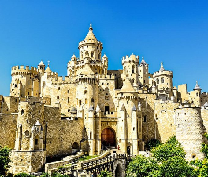 3 km de remparts, 11 hectares de mystère : voici la cité fortifiée qui fascine l'Europe.jpg