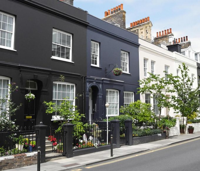 Ce quartier londonien chasse les touristes… en peignant tout en noir !.jpg