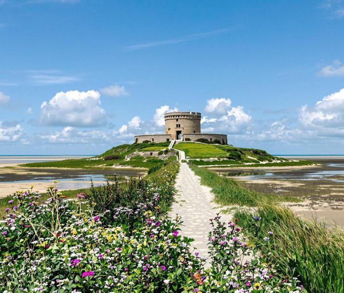 Cette île normande hors du temps n’est accessible que lorsque la mer le décide.jpg