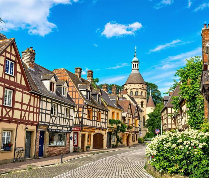Ce plus beau village de France normand, en pleine renaissance, promet une spectaculaire découverte.jpg