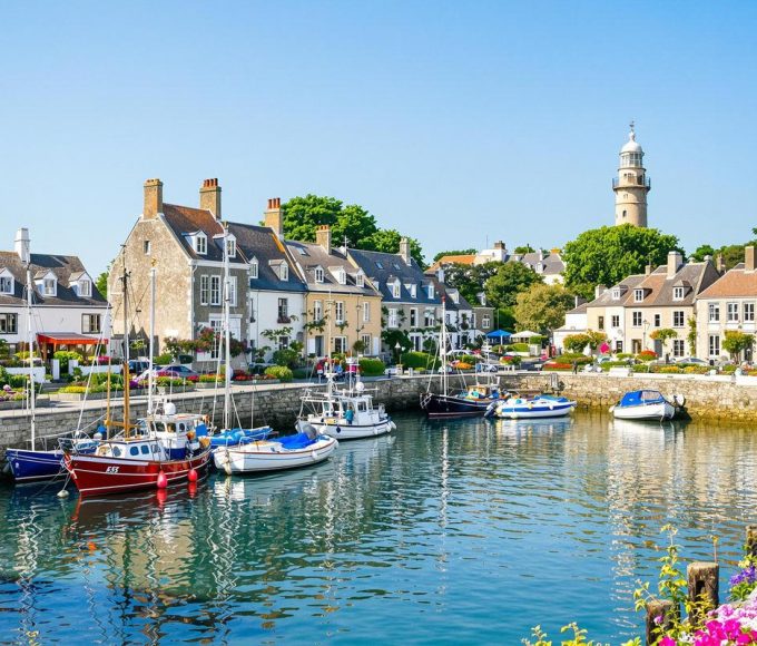 Ce port normand est un des plus beaux villages de France, un concentré de charme maritime.jpg