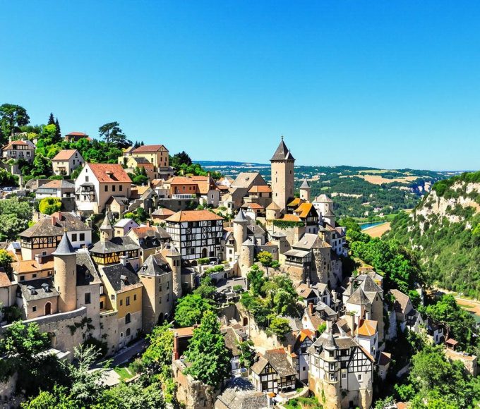 Ce village médiéval du Lot est l’un des plus beaux belvédères de France.jpg