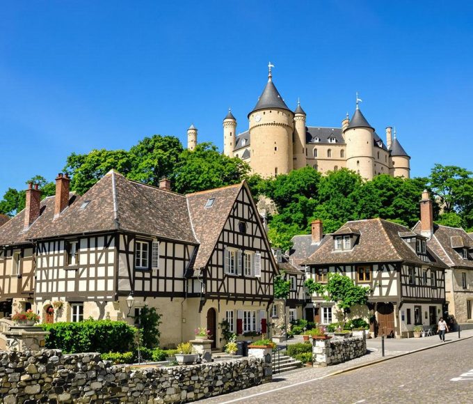 Ce village médiéval du Lot, rival du “Petit Versailles”, fait sensation.jpg
