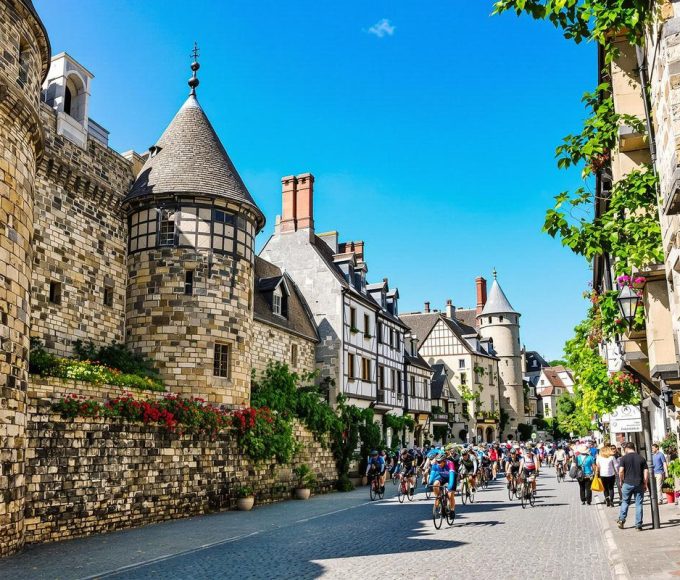 Cette ville de Bretagne où 2,7 km de remparts médiévaux accueillent le Tour 2025.jpg