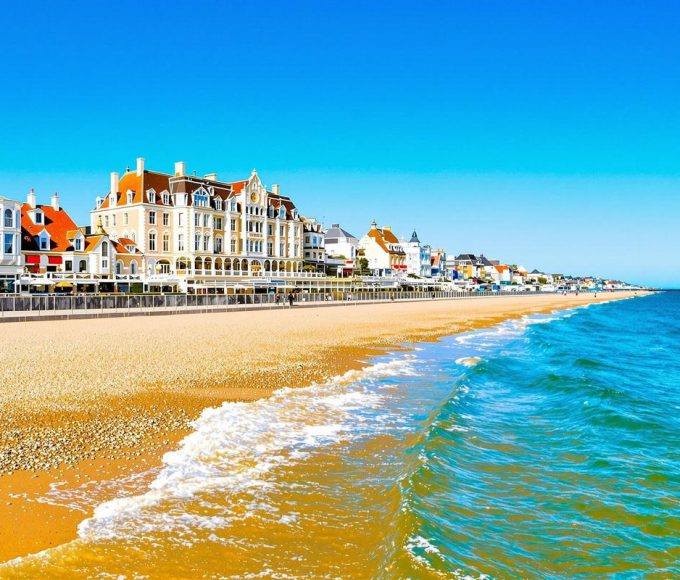 Cette ville de Normandie où 400 édifices Belle Époque bordent 4 km de plage.jpg