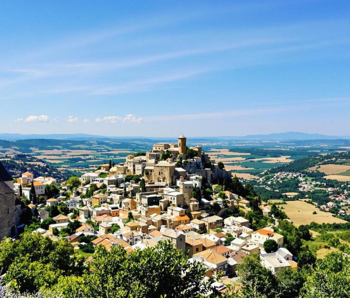 Le Var cache un plus beau village de France secret, perché en altitude, pour des vues incroyables.jpg