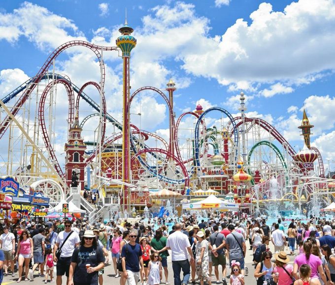 Loopings, frissons et splash géant : 4 parcs qui décoiffent aux quatre coins du globe.jpg