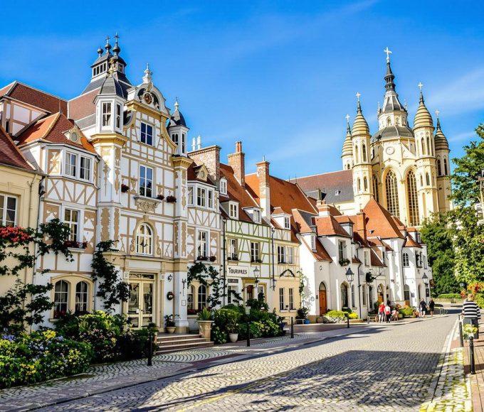 Valognes, le “Petit Versailles” du Cotentin, va vous faire rêver.jpg