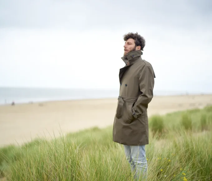 manteau-long-homme-et-costume-vert-les-cles-pour-un-style-elegant-et-affirme-cet-hiver