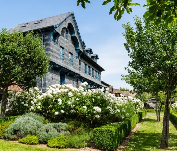 sejourner-a-honfleur-entre-charme-maritime-maisons-a-colombages-et-havres-de-detente-en-bord-de-mer