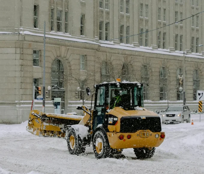 pourquoi-externaliser-son-deneigement-commercial